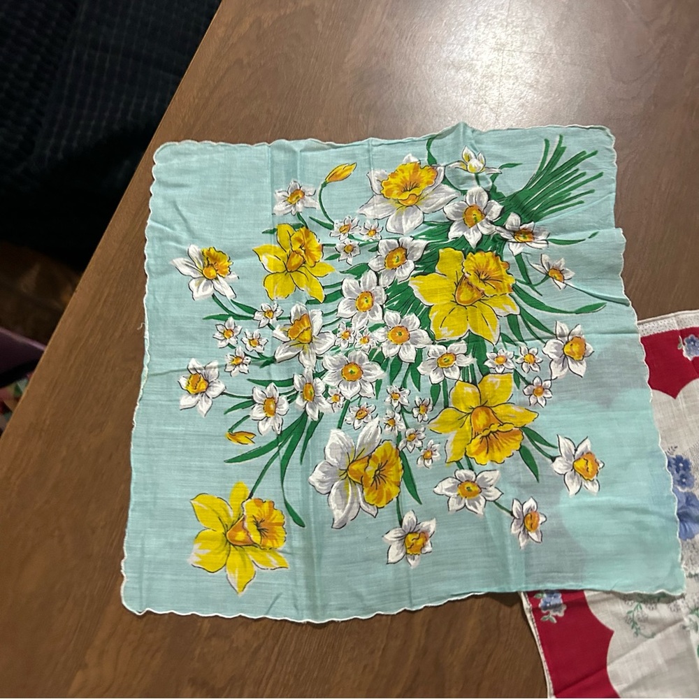 Bundle of vintage hankies - Picture 4 of 4